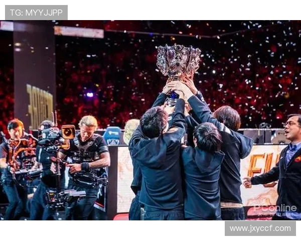 FPX在DOTA2比赛中的进攻策略分析与成败经验总结