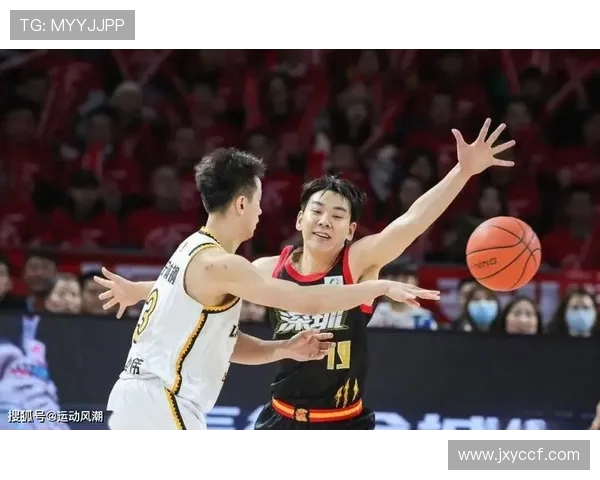 深圳篮球队反击战术解析与深度剖析篮球赛事中的战术运用与团队协作 深圳篮球队反击战术解析与深度剖析篮球赛事中的战术运用与团队协作