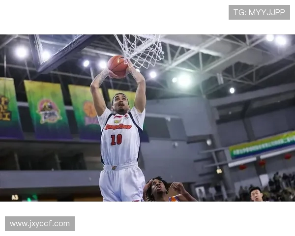 四川男篮与八一队激战正酣谁能在这场对决中笑到最后 四川男篮与八一队激战正酣谁能在这场对决中笑到最后