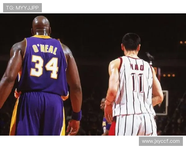 姚明与奥尼尔巅峰对决高清回顾两位巨星的传奇时刻与精彩瞬间 姚明与奥尼尔巅峰对决高清回顾两位巨星的传奇时刻与精彩瞬间